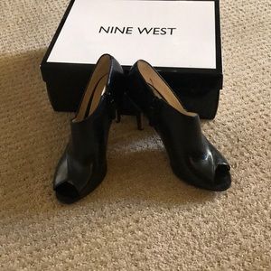 Like new Nine Rest heels